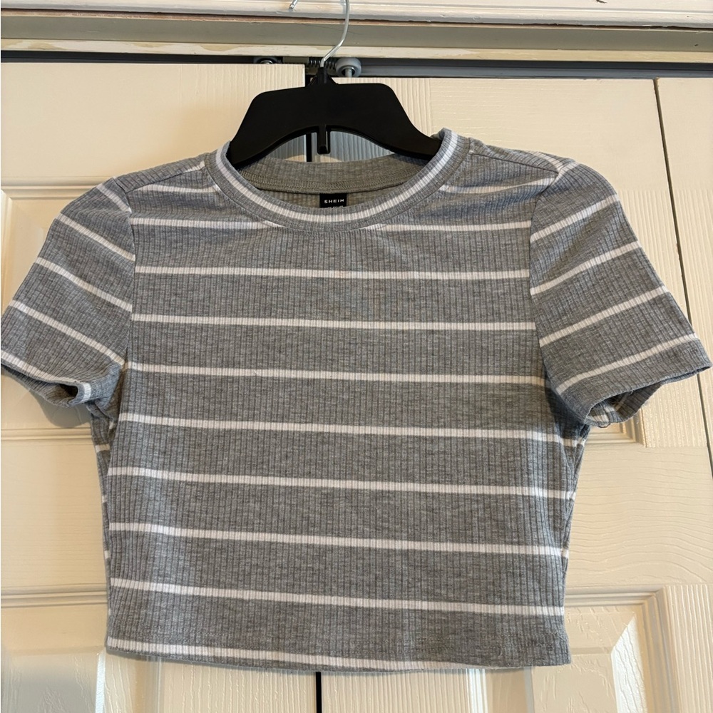 SHEIN Heather Gray and White Ribbed Top